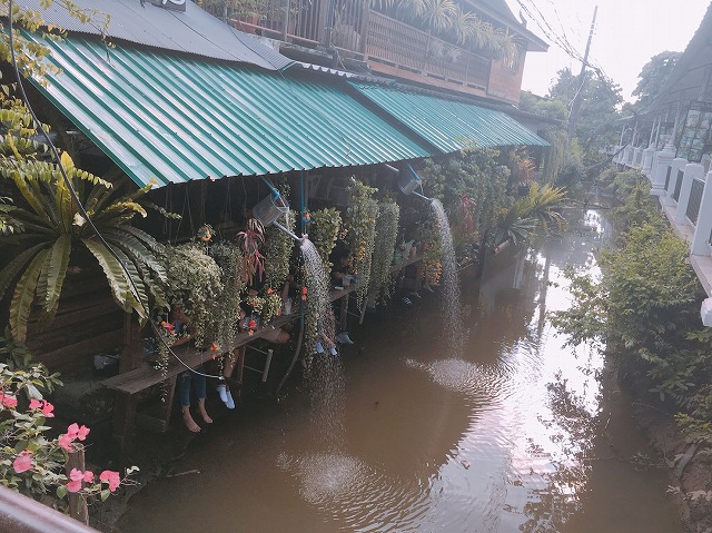タイ　バンコクの水上マーケット