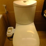 マレーシアのトイレ事情　床はビショビショ、ホースを使いこなすのはむずかしい